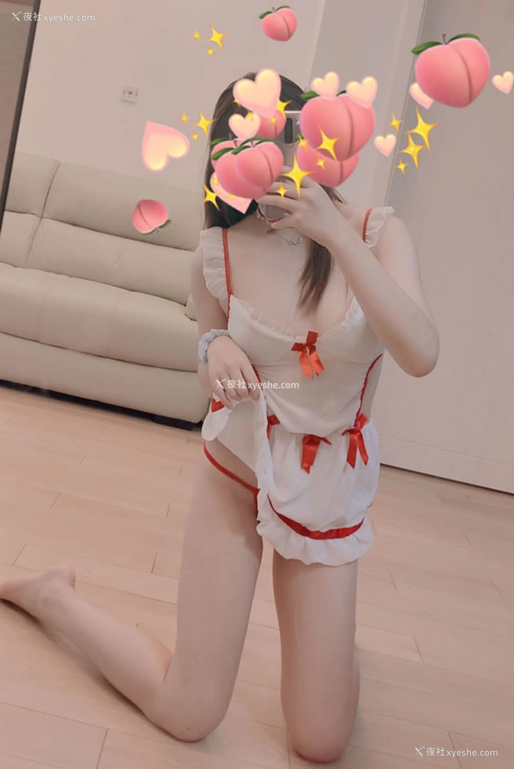 1P - 白虎福利姬@虾酱 – 格子裙少女 女佣