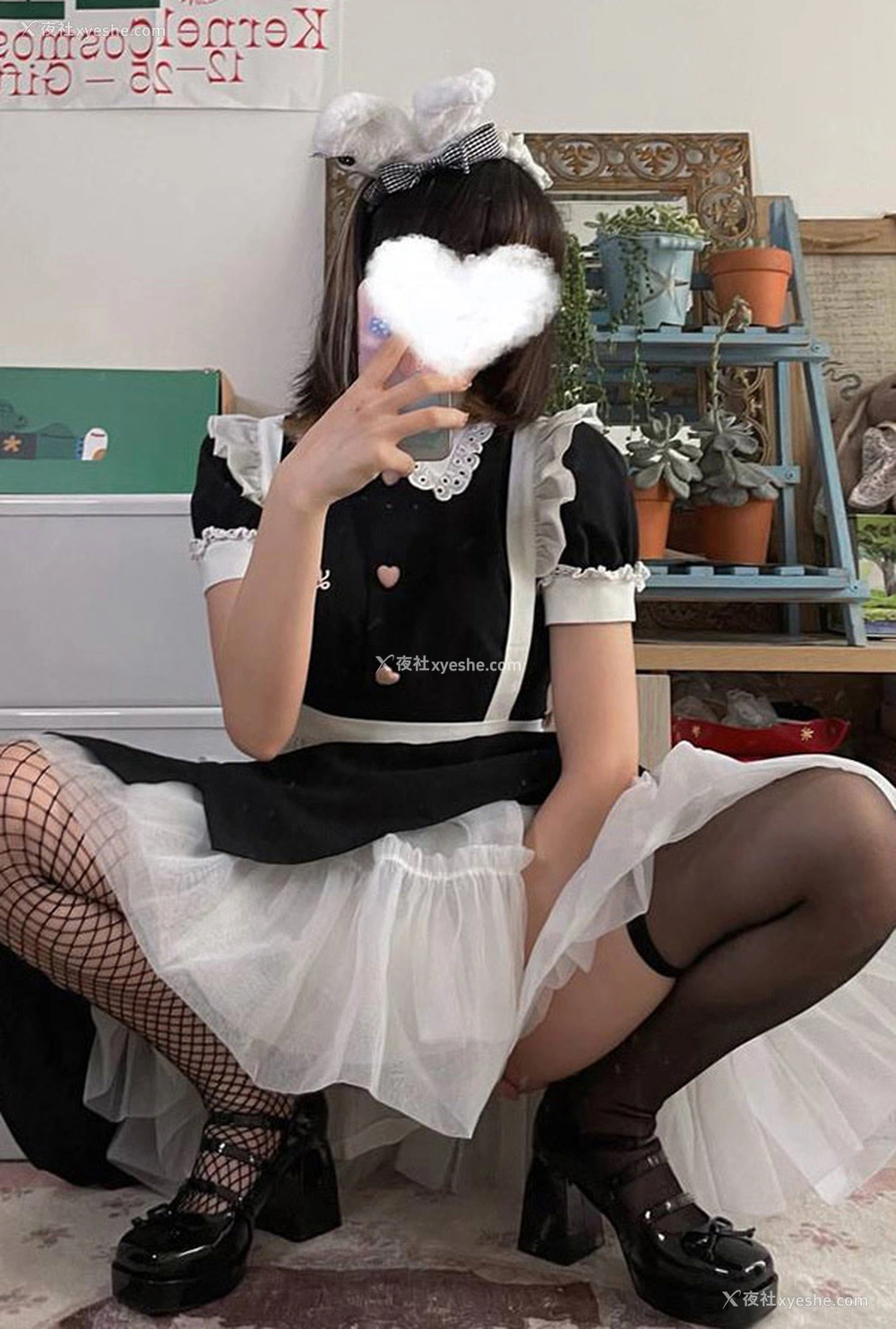 1P - 福利姬搽搽 黑丝女仆 蕾丝情趣肚兜尺度图