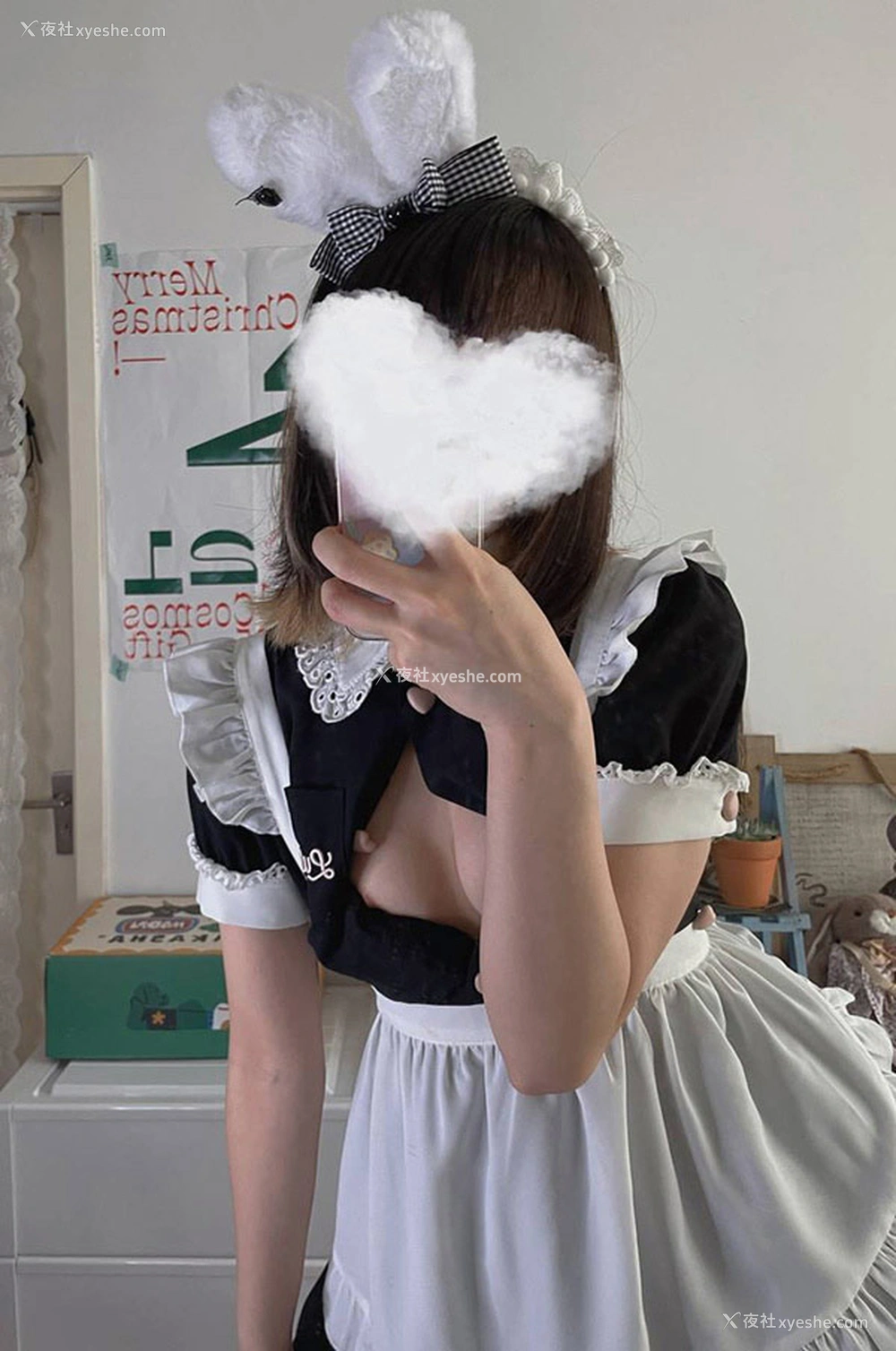 1P - 福利姬搽搽 黑丝女仆 蕾丝情趣肚兜尺度图