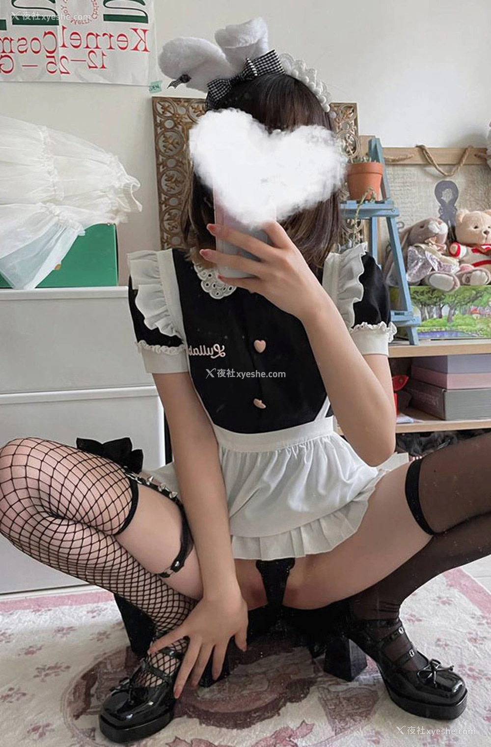 1P - 福利姬搽搽 黑丝女仆 蕾丝情趣肚兜尺度图