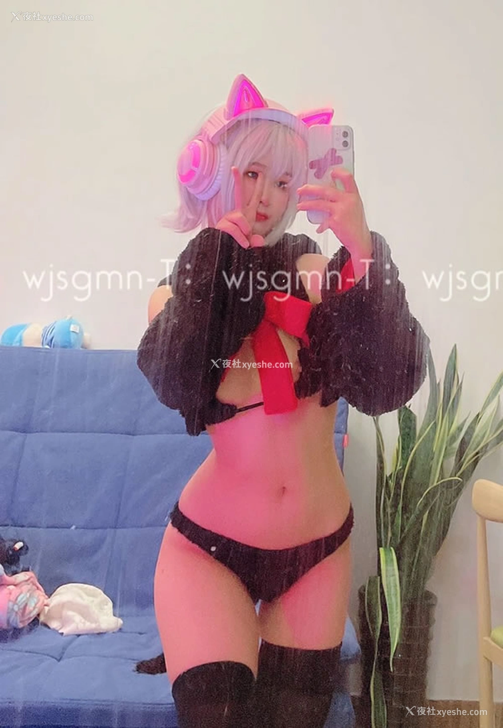 1P - 福利姬@小鹿酱 尺度私拍视图合集
