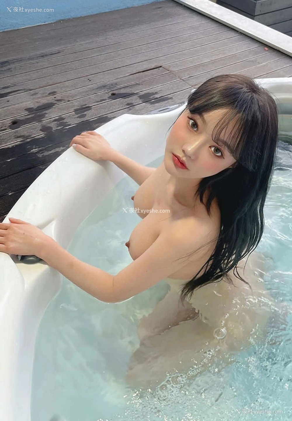 1P - 沙滩浴缸里的双美Mona Jucy湿身无圣光合集