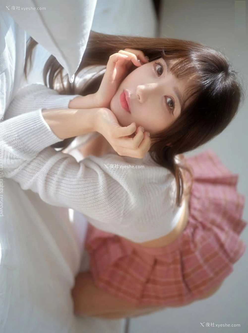 1P - 温柔美女Yulbi白色短针织衣JK无圣光写真