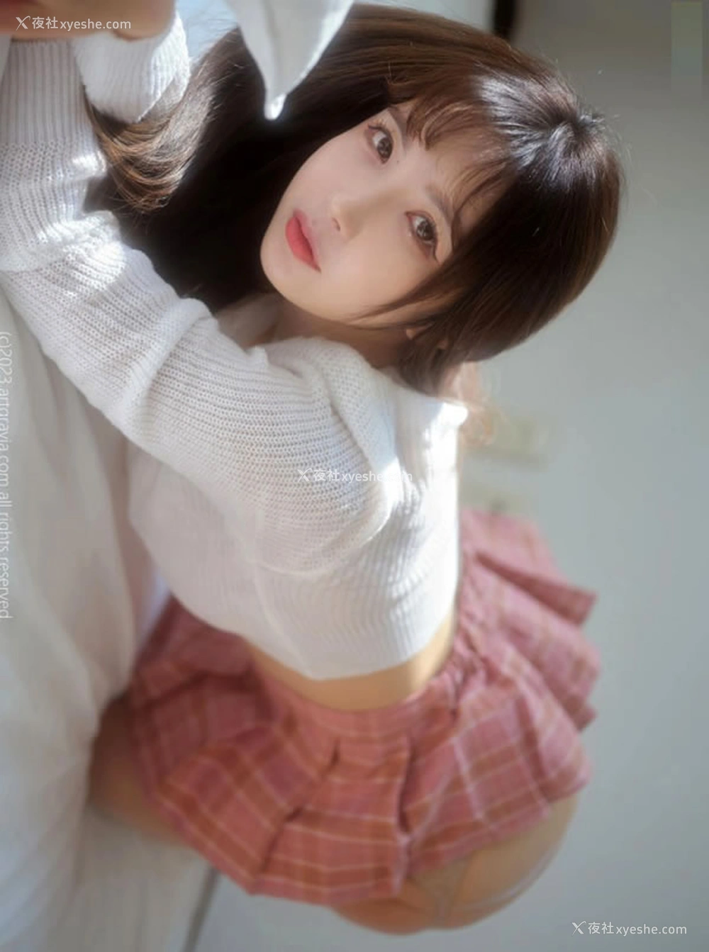 1P - 温柔美女Yulbi白色短针织衣JK无圣光写真