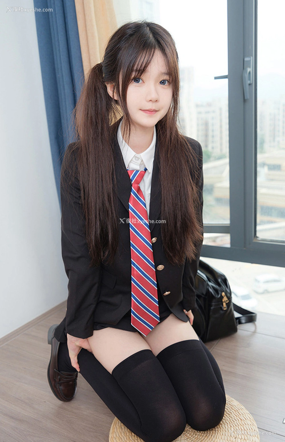 1P - 紧急企划万元定制小恩 黑丝嫩妹野外露出