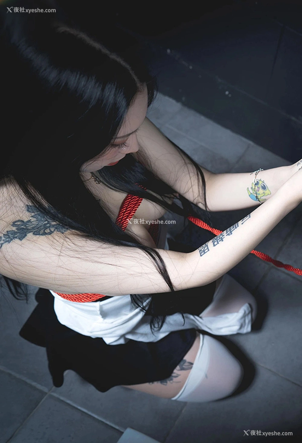 1P - 影院里的美女姐姐Yeonhwa被SM捆绑调教图集