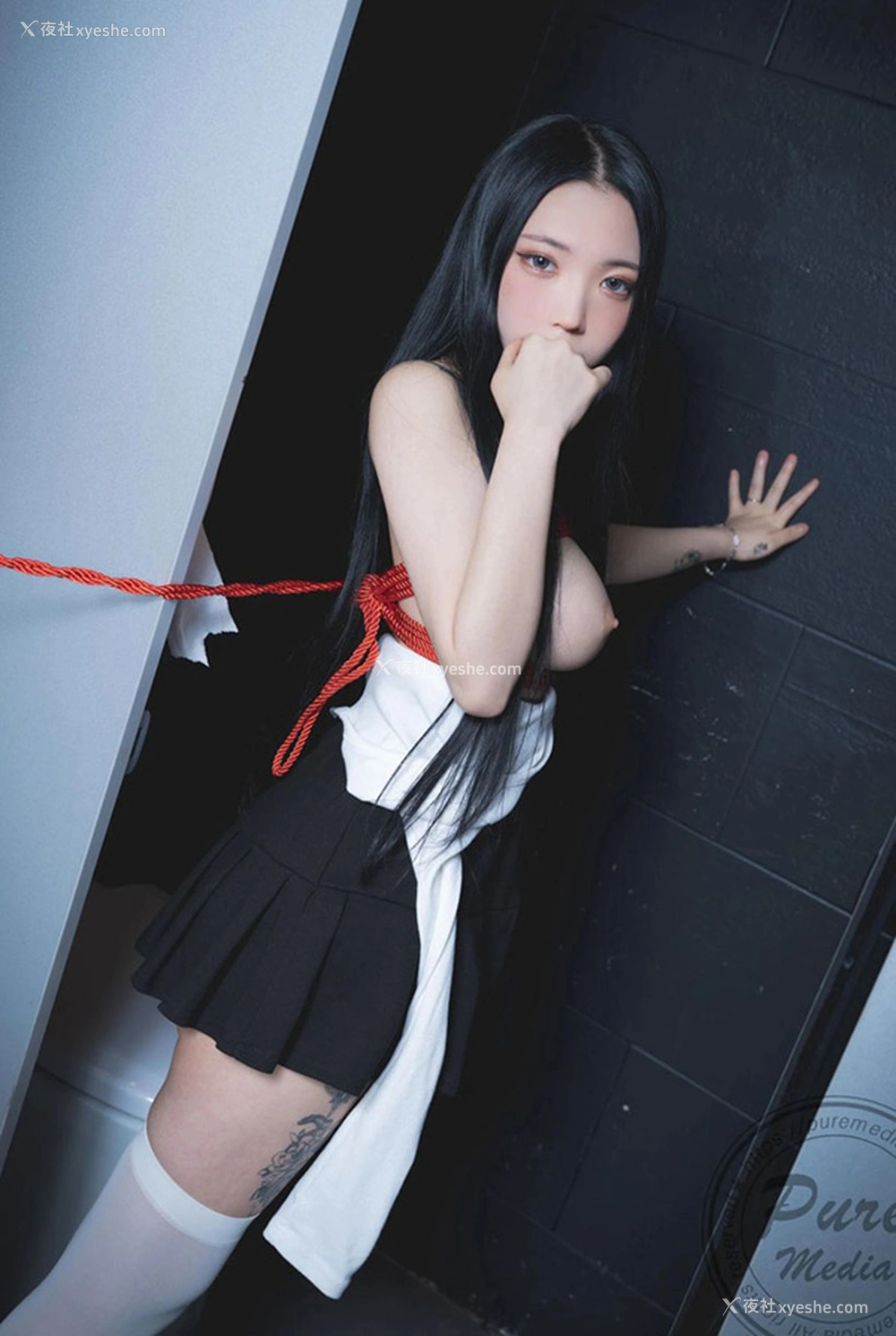 1P - 影院里的美女姐姐Yeonhwa被SM捆绑调教图集