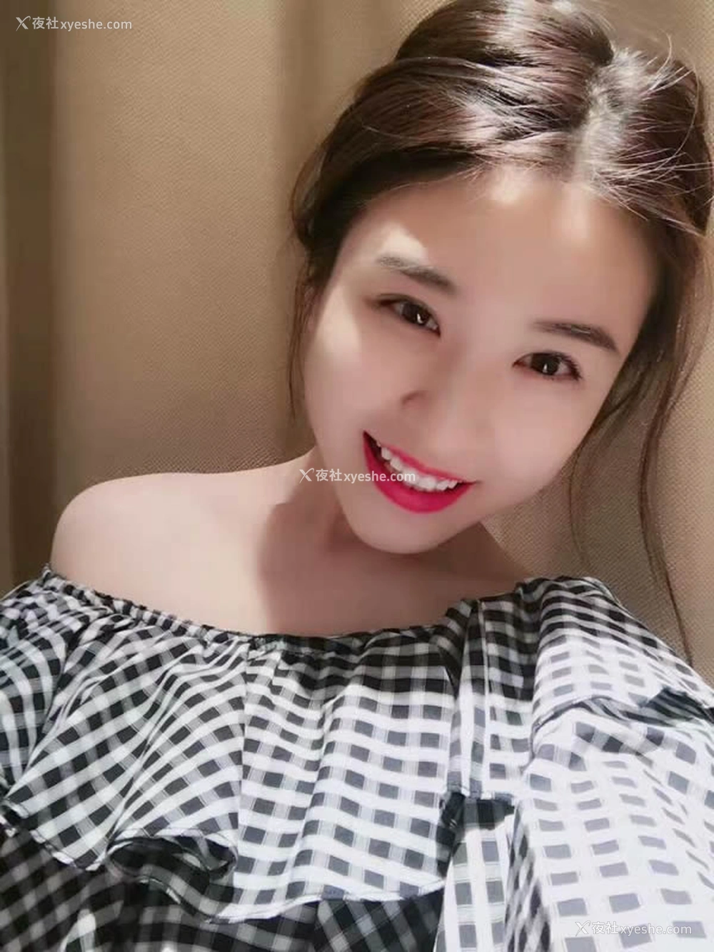 1P - 极品美女大胆私拍无圣光露出写真合辑