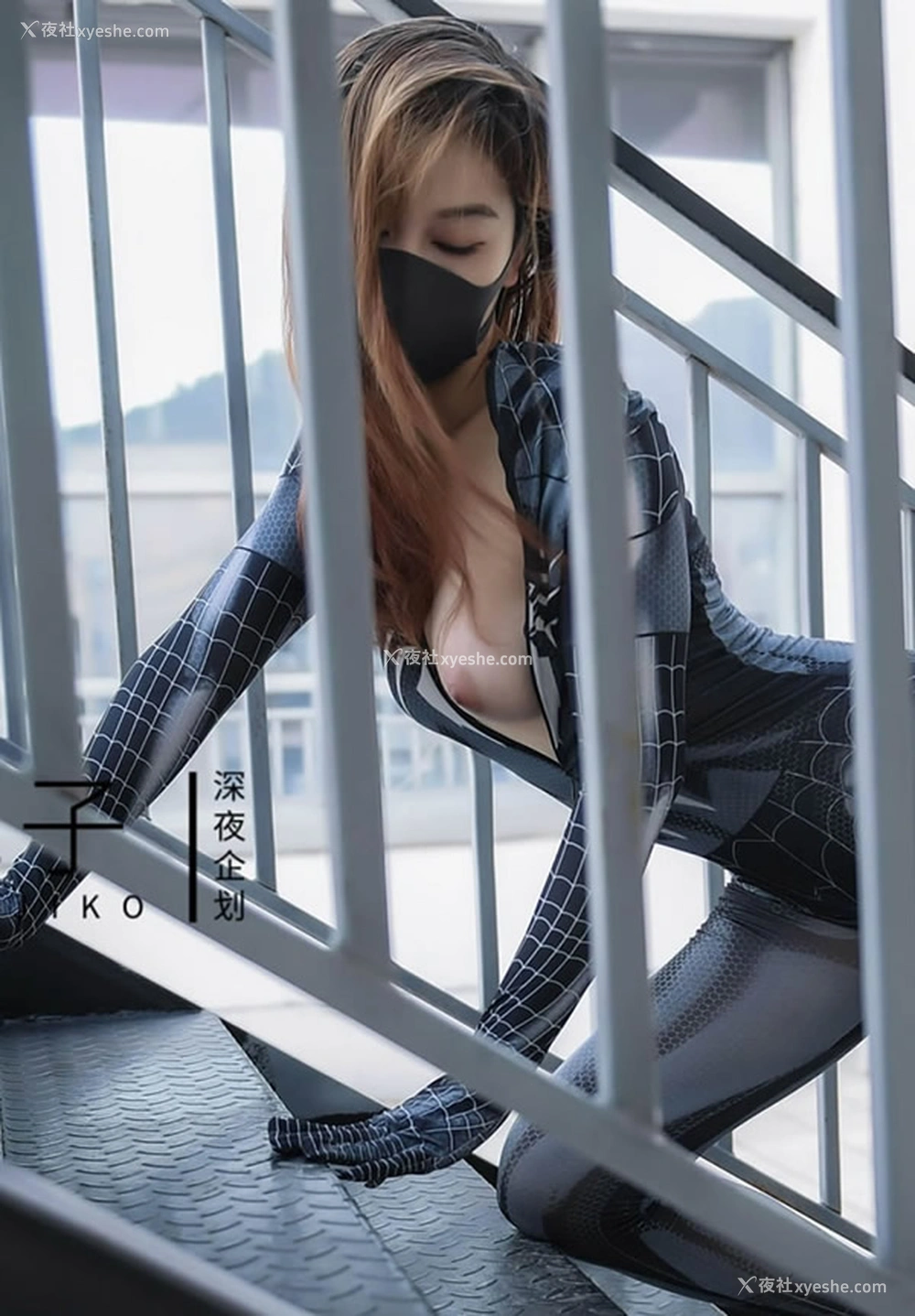 1P - 深夜出品峰不二子 – 蜘蛛女俠天台露出
