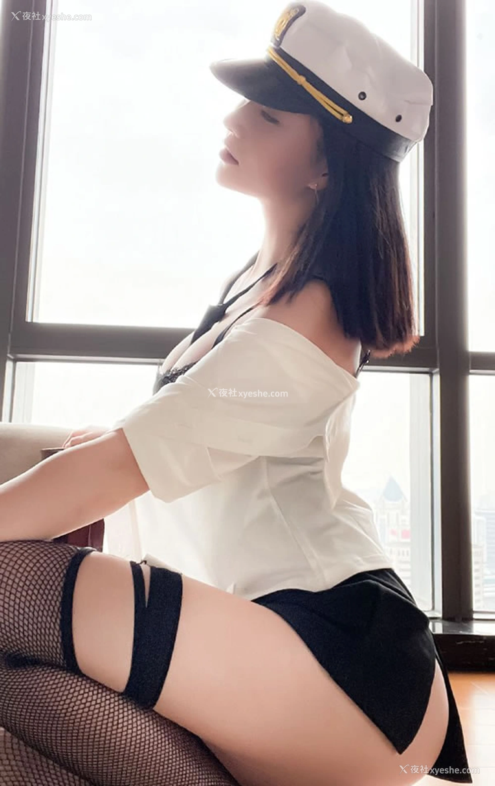 1P - 极品女神年年私拍涩女警制服的诱惑