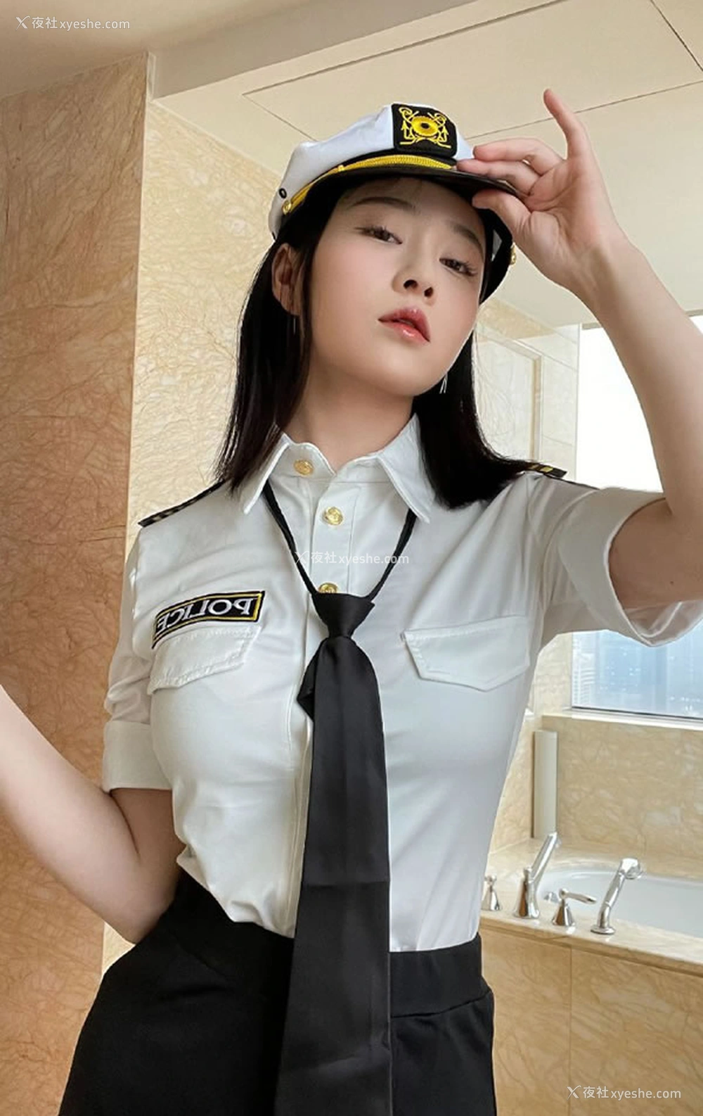 1P - 极品女神年年私拍涩女警制服的诱惑