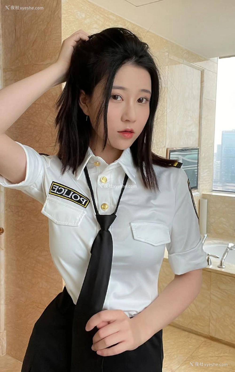 1P - 极品女神年年私拍涩女警制服的诱惑