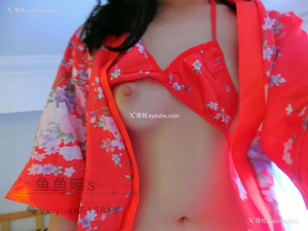 1P - 极品萝莉网红鱼鱼喵s无圣光套图