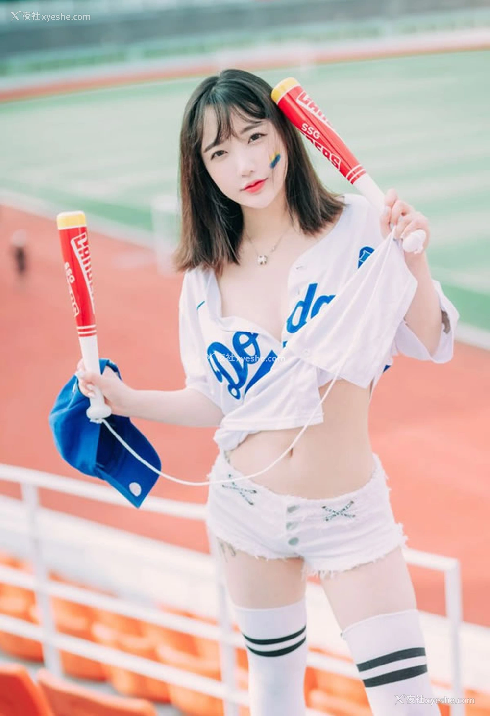 1P - 肌肤嫩美的啦啦队女生孙乐乐无圣光图集