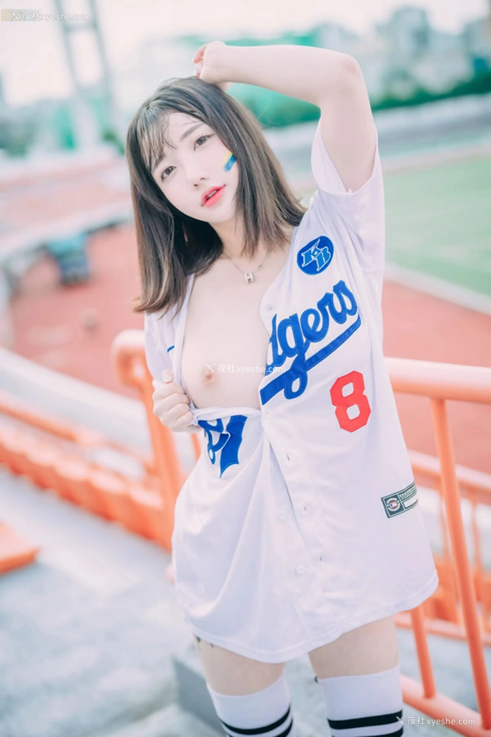 1P - 肌肤嫩美的啦啦队女生孙乐乐无圣光图集