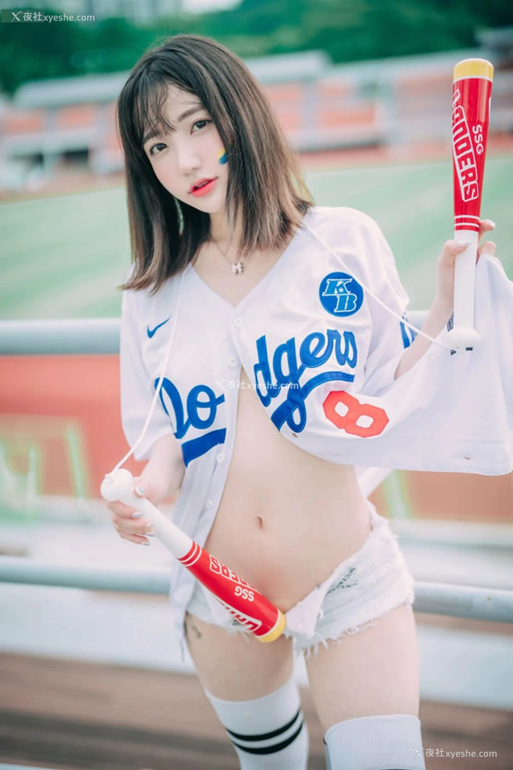 1P - 肌肤嫩美的啦啦队女生孙乐乐无圣光图集