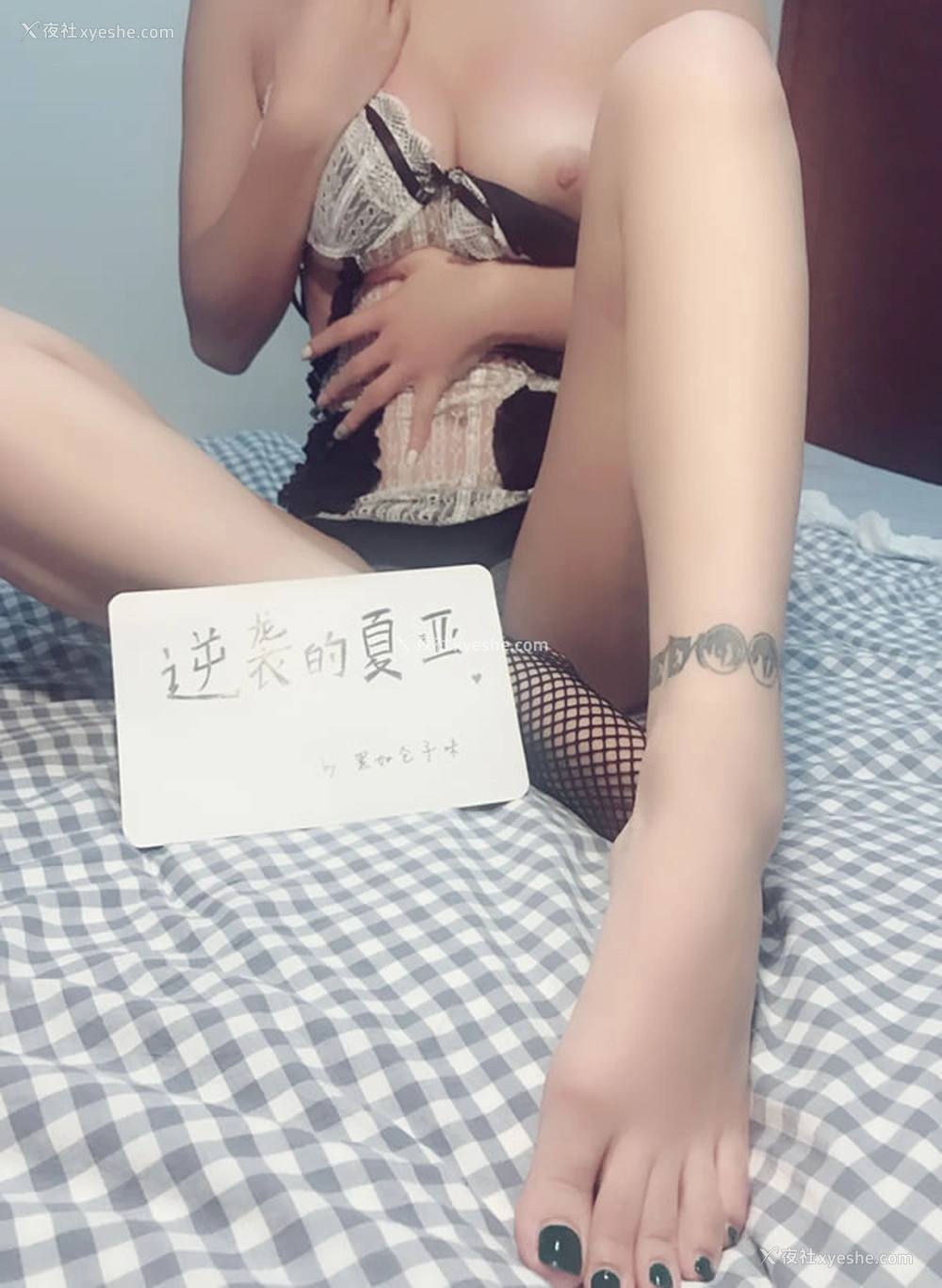 1P - 丝足系福利姬@黑加仑 尺度私拍视图合集