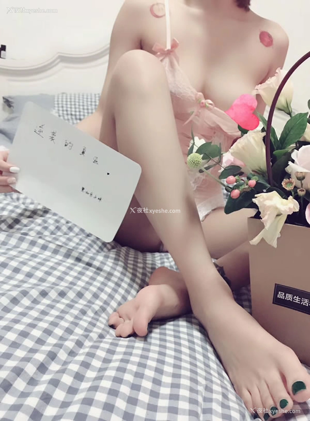 1P - 丝足系福利姬@黑加仑 尺度私拍视图合集