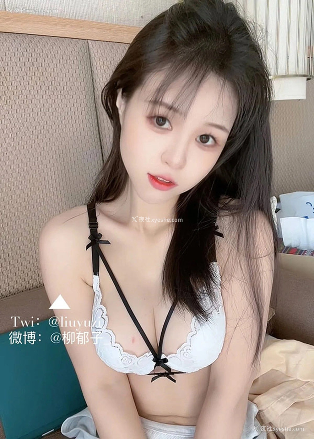 1P - 推特美女晕崽@liuyuzi私拍诱惑视图