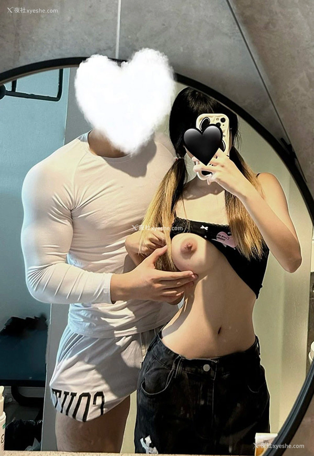 1P - 福利姬困困狗居家私拍展现美乳人体2