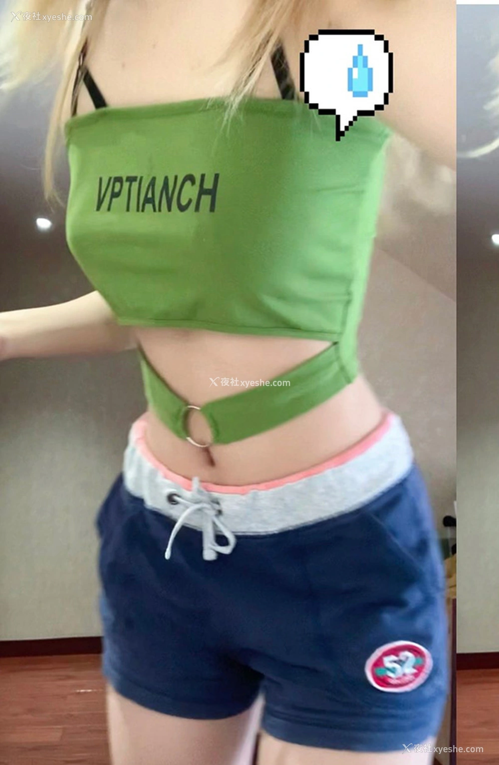 1P - 福利姬困困狗居家私拍展现美乳人体2