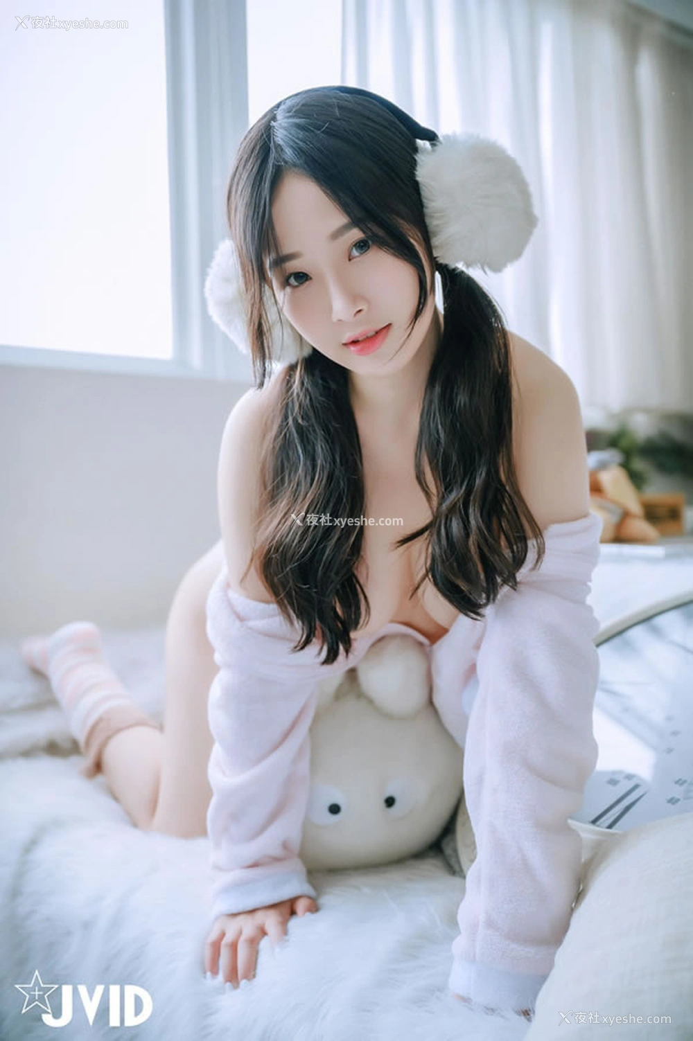 1P - 粉嫩美女婕咪 – 兔兔毛连帽上衣无圣光图集