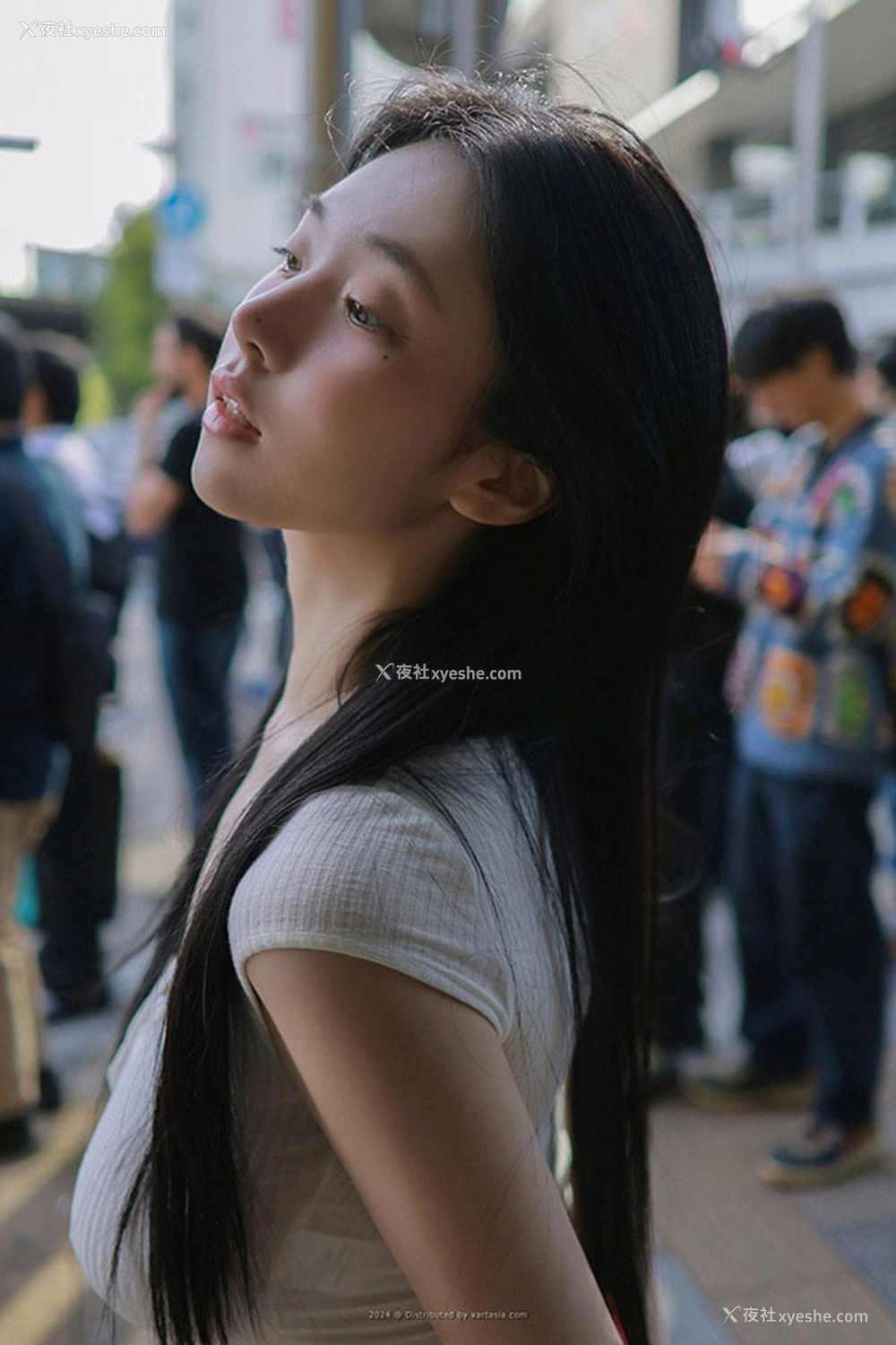 1P - 童颜巨乳美女Yeonwoo白色小短衣无圣光图集