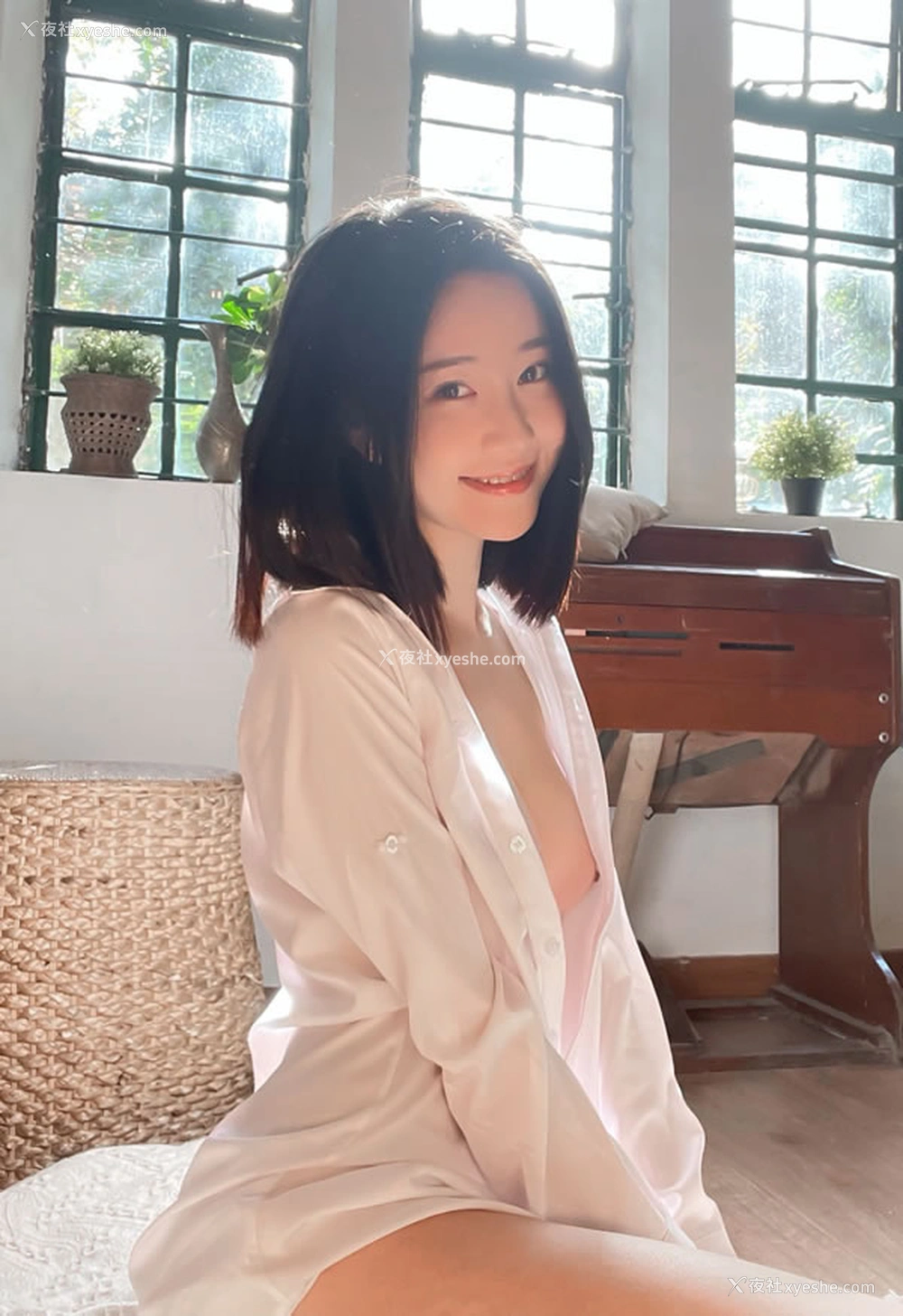 1P - 极品嫩模年年 – 光与年无圣光唯美图集
