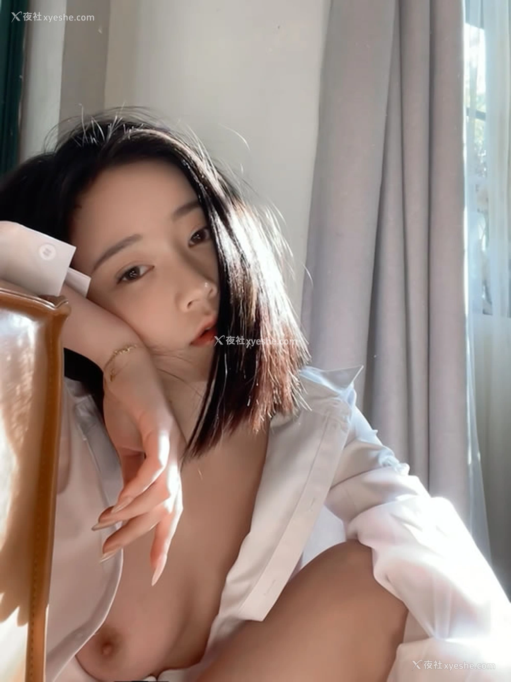 1P - 极品嫩模年年 – 光与年无圣光唯美图集