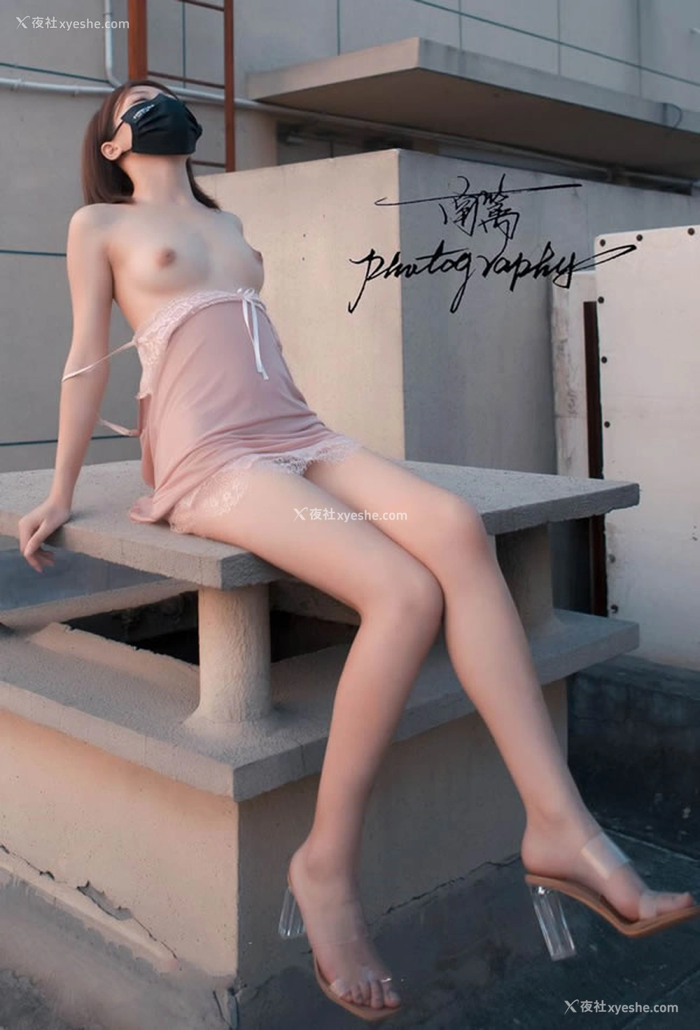 1P - 美少女南篱天台无圣光人体写真