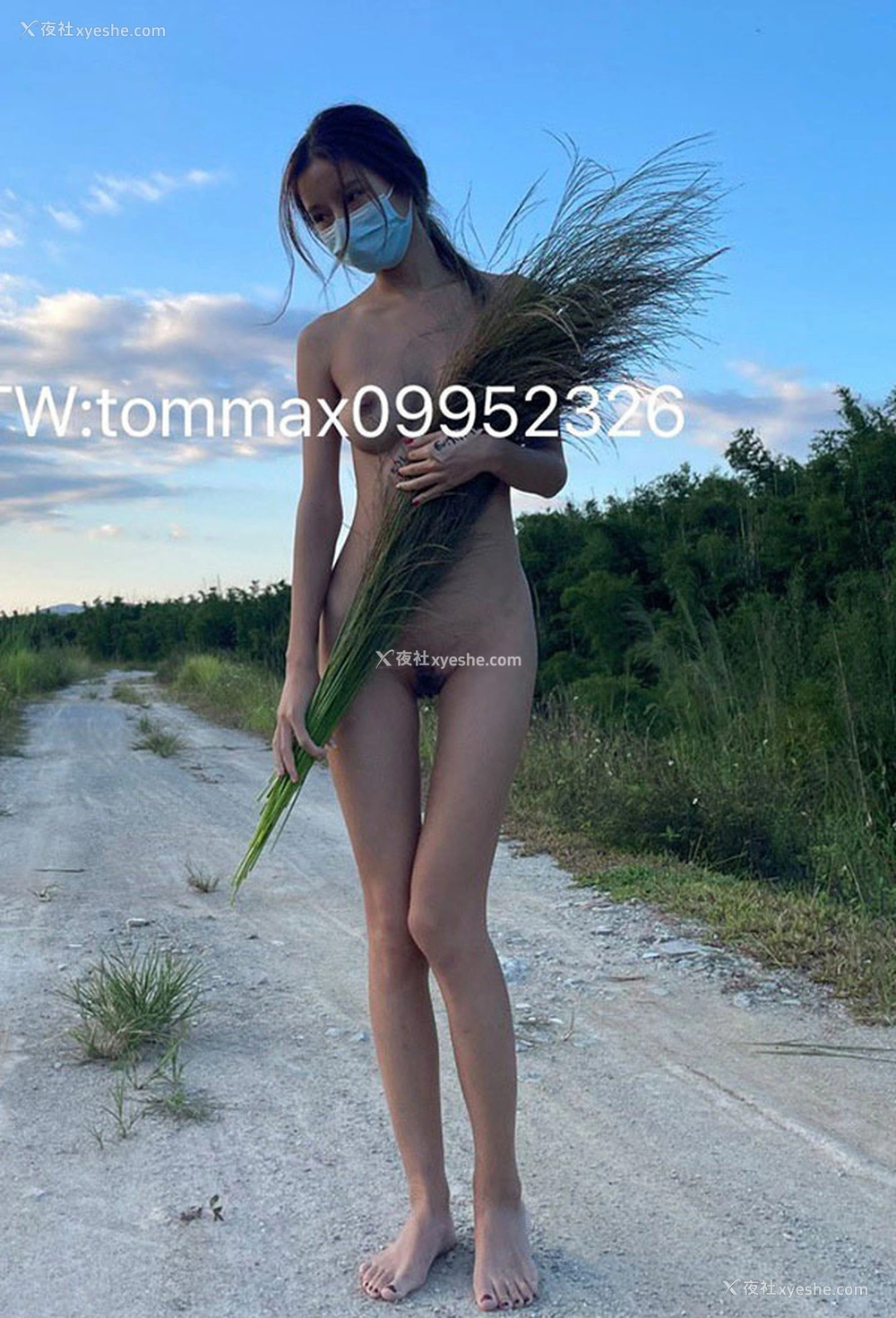 1P - 我爱天体之推特美女tommax09952326户外露出
