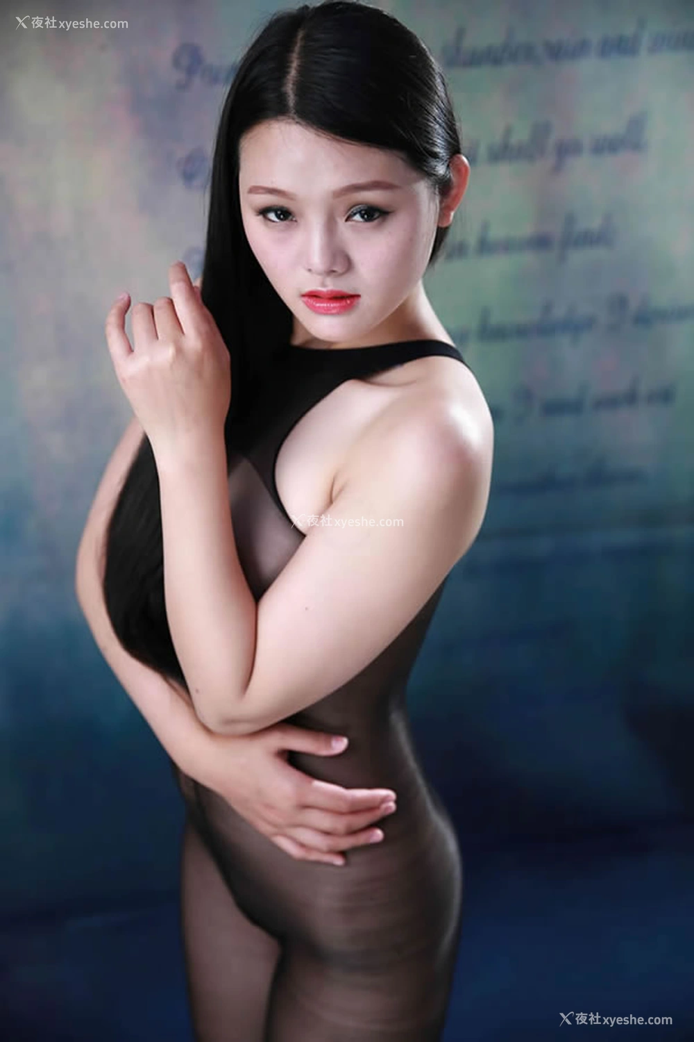 1P - 圆润小美女阿蜜透视黑纱私拍无圣光套图