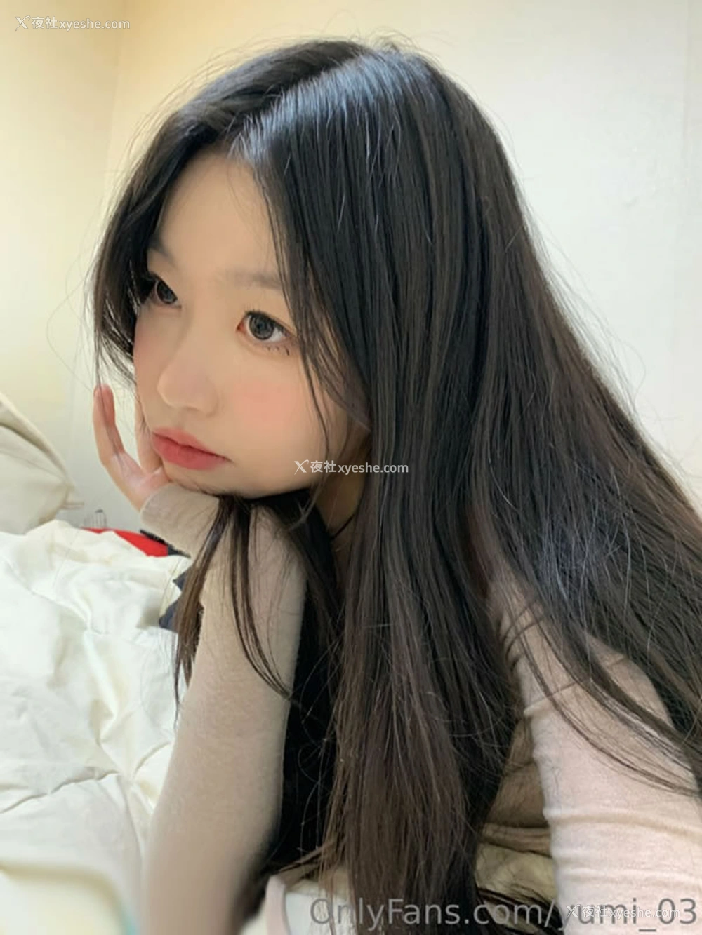 1P - 漂亮小美女居家私拍美乳美尻尺度图集