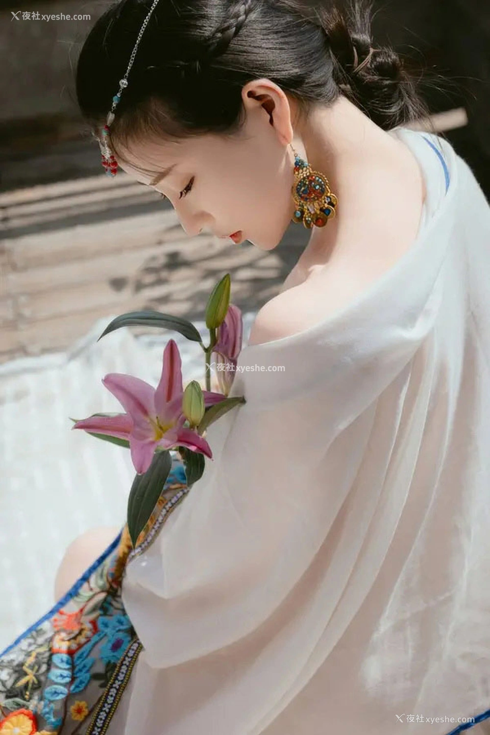 1P - 极品女神年年 云端无圣光唯美图集