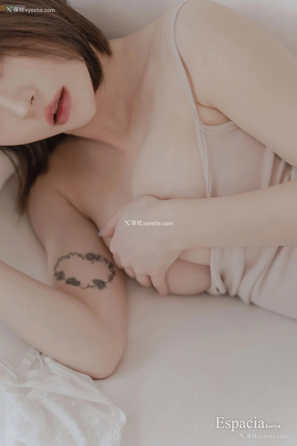1P - 美艳姐姐肤色长裙无圣光写真上演人妻诱惑