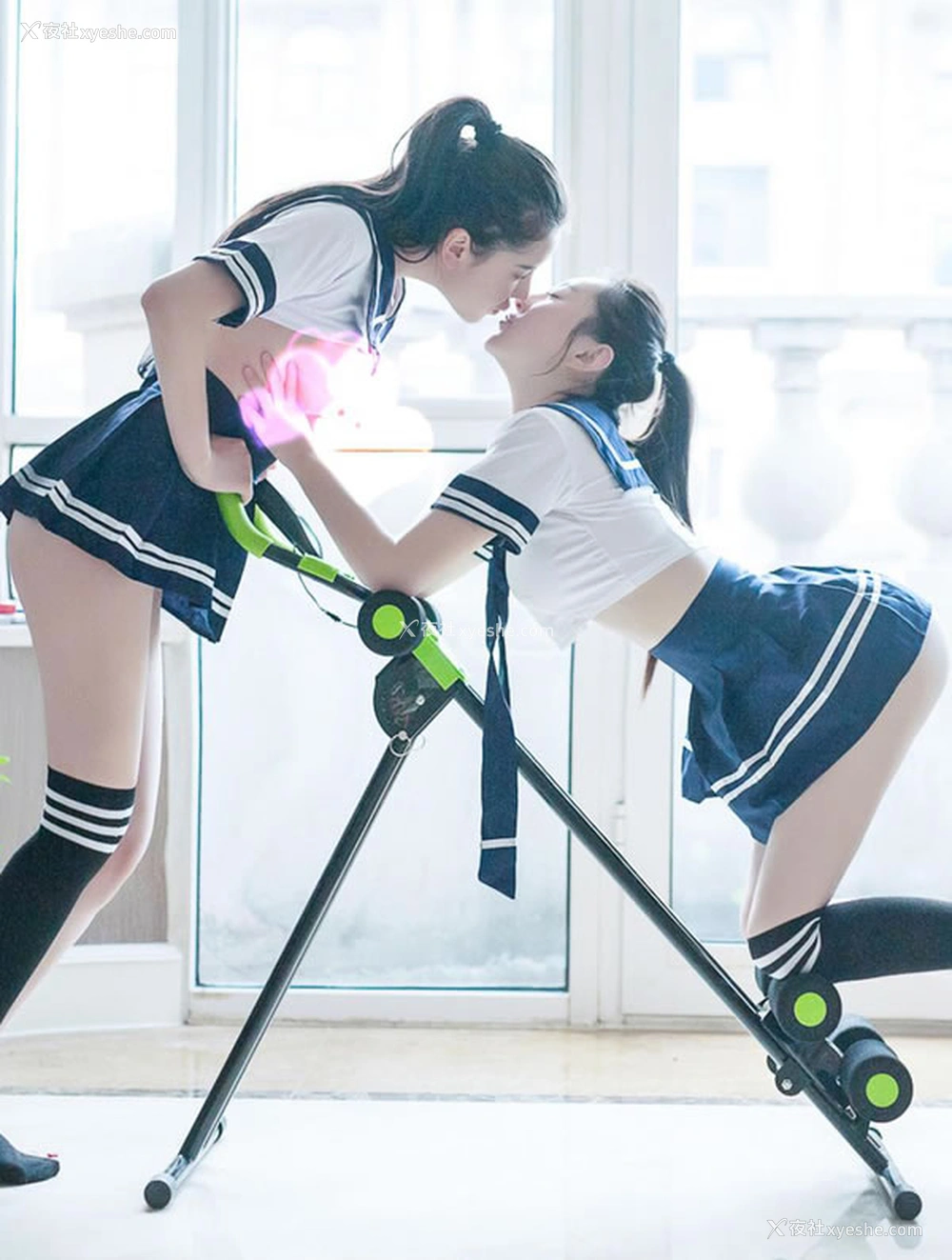 1P - 推女郎李丽莎&顾欣怡学生装无圣光大胆写真销魂诱惑