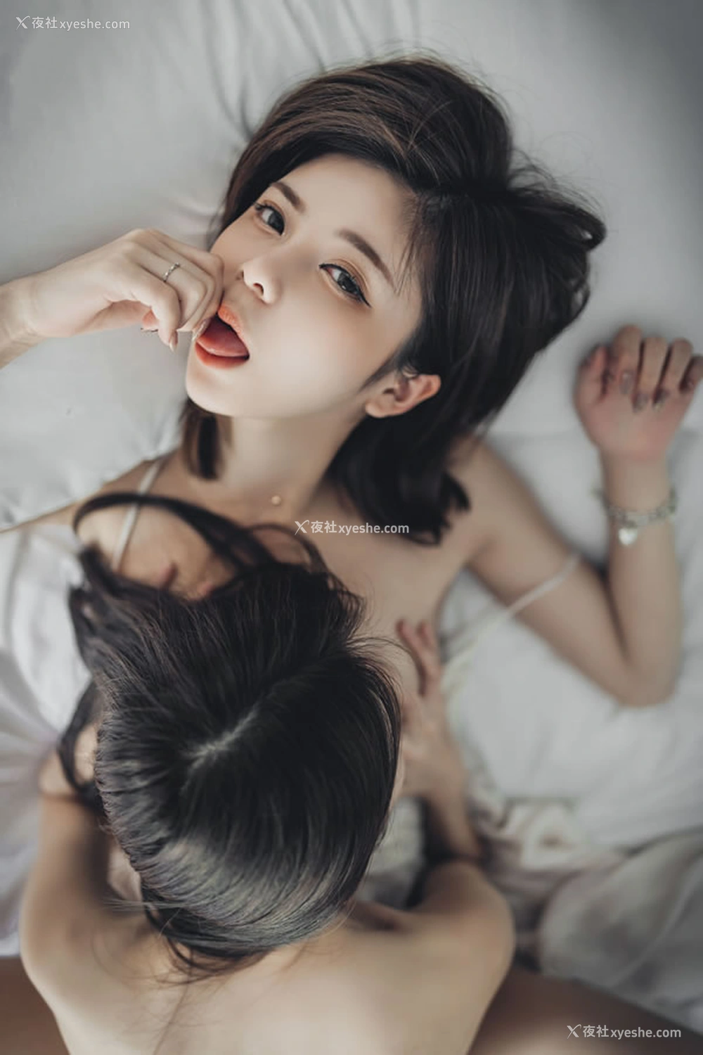 1P - 俏皮小姐姐妍妍与闺密居家休闲无圣光图集