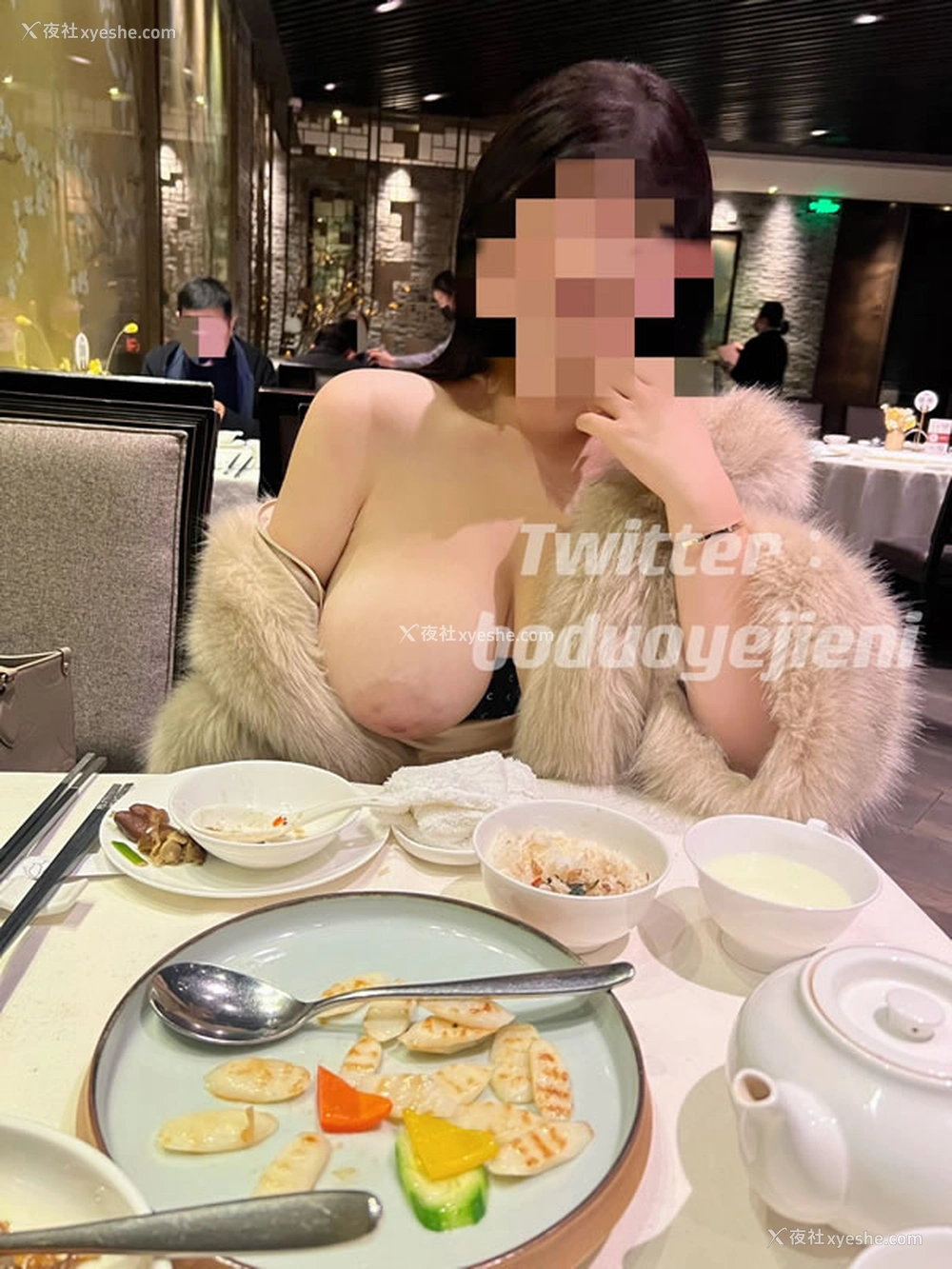 1P - 推特爆乳福利姬@妮妮子尺度私拍合集