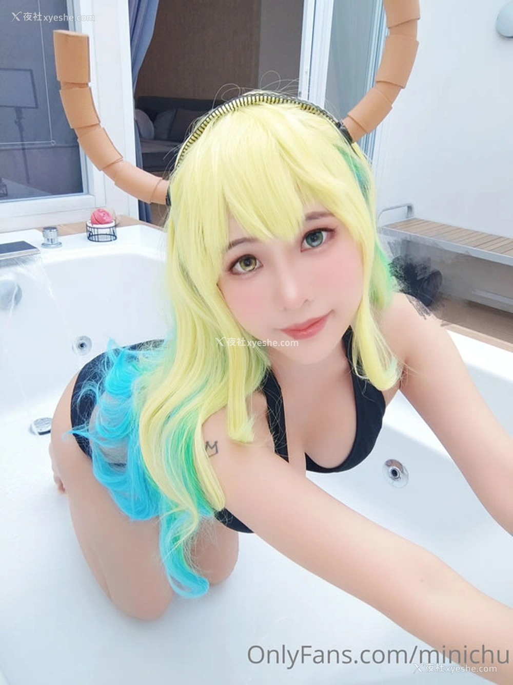 1P - 头上长角的丰满美女Minichu无圣光图集