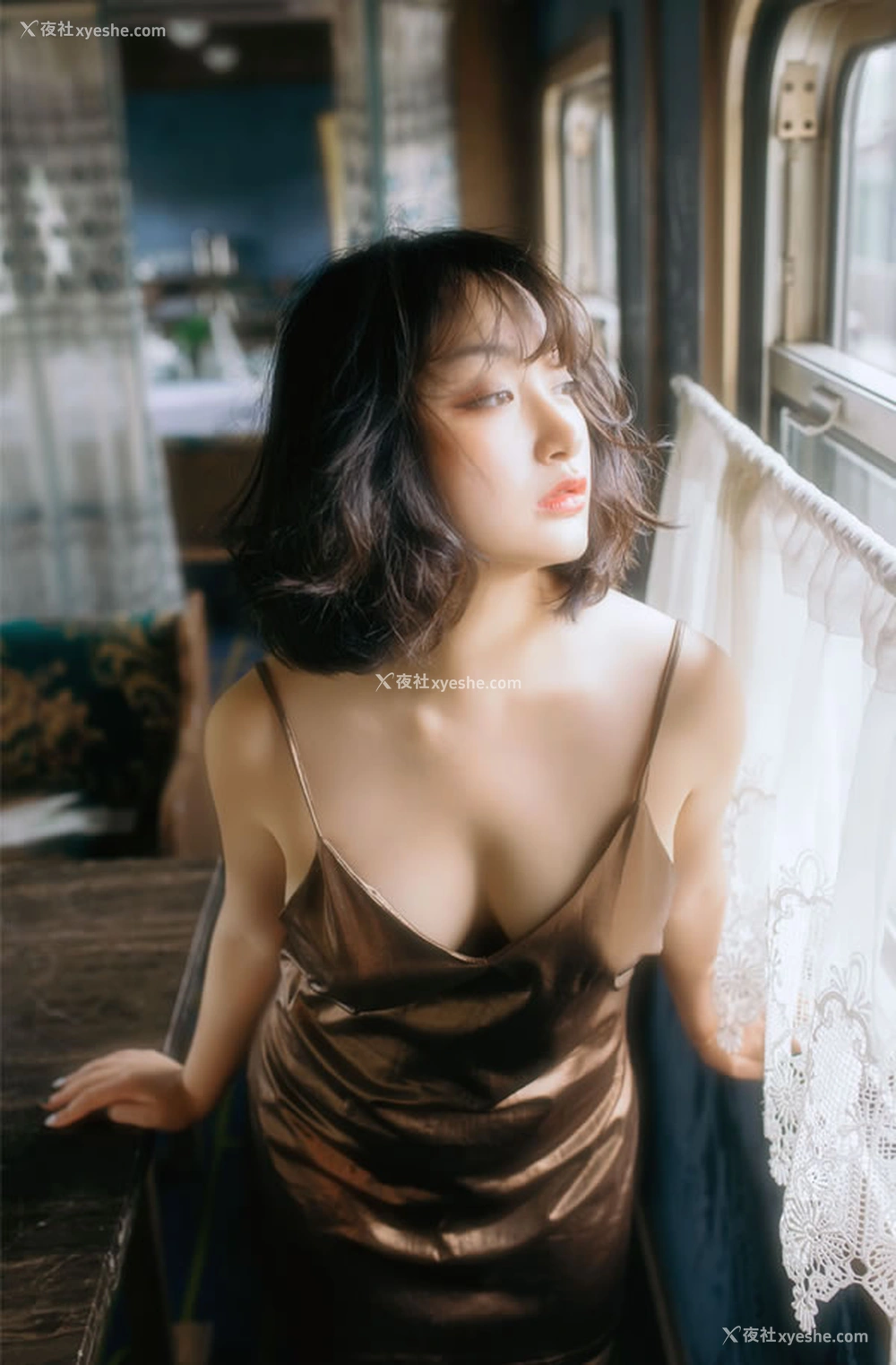 1P - 超美模特野百合 – 列车无圣光图集