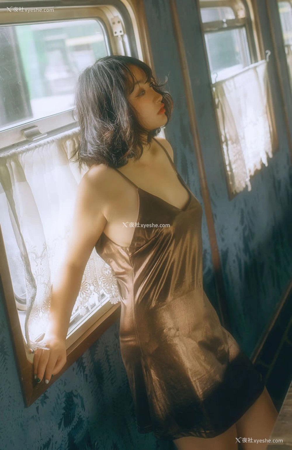1P - 超美模特野百合 – 列车无圣光图集
