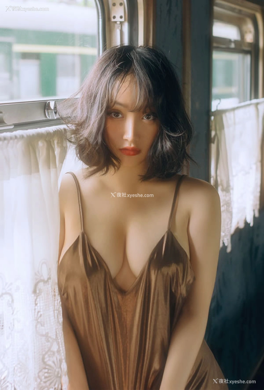 1P - 超美模特野百合 – 列车无圣光图集