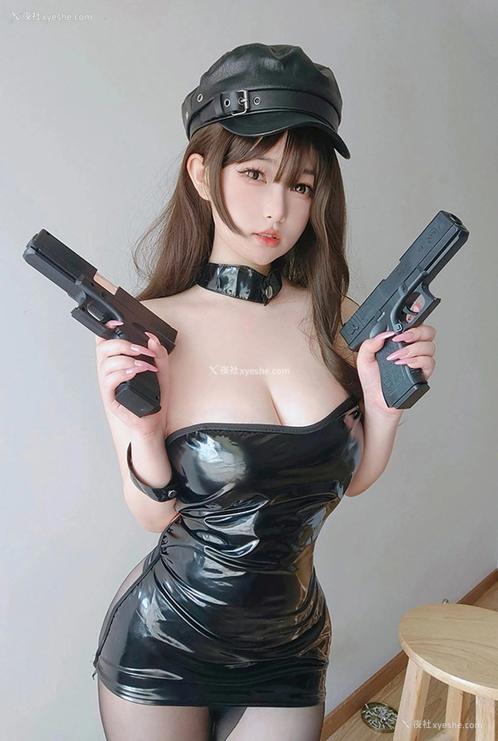 1P - 网红美女女主K双枪美娇娘英姿飒爽