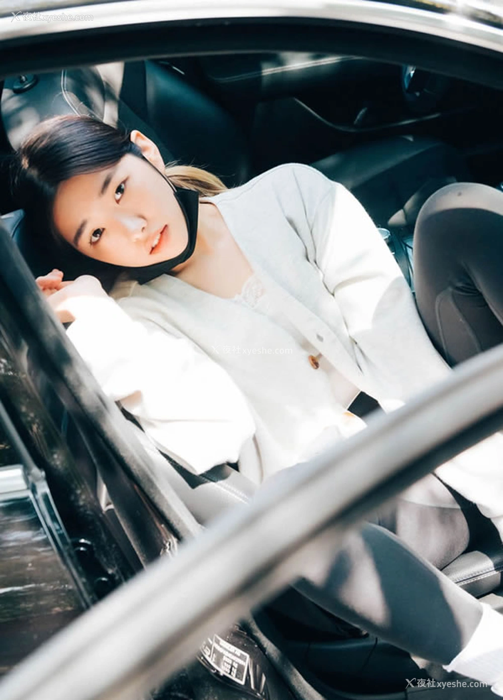1P - 可爱小美女户外汽车私拍无圣光图集
