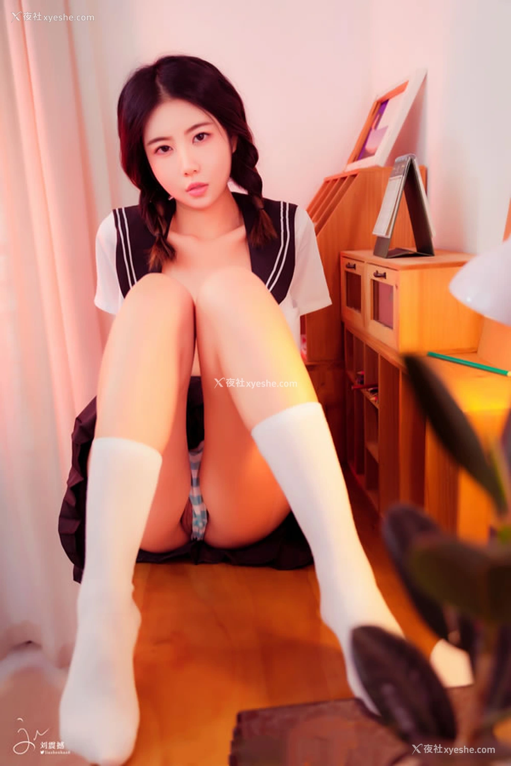 1P - 摄影师刘震撼出品小姐姐无圣光人体合集4