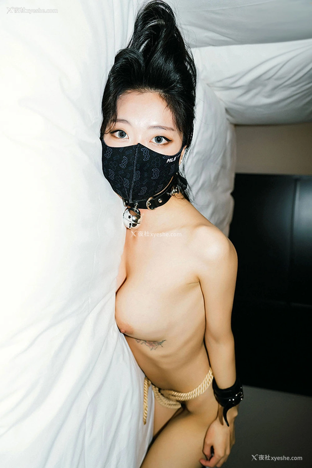 1P - 蕾丝网格美女Mona床上SM绳艺无圣光图集