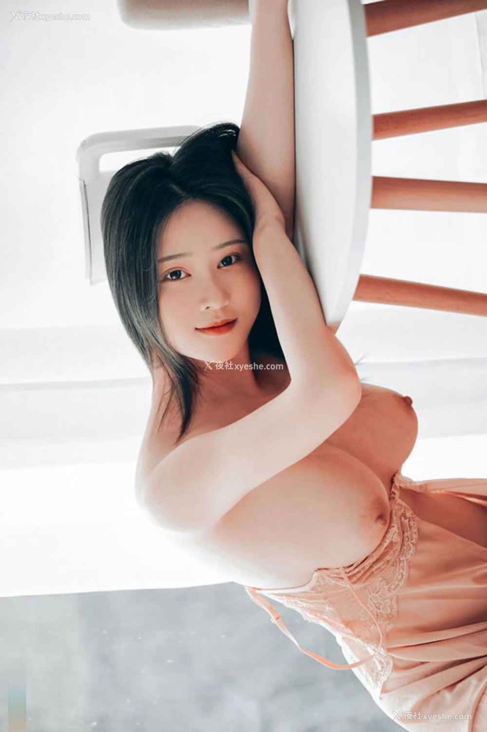 1P - 极品女神年年–暧昧在闺房里丛生