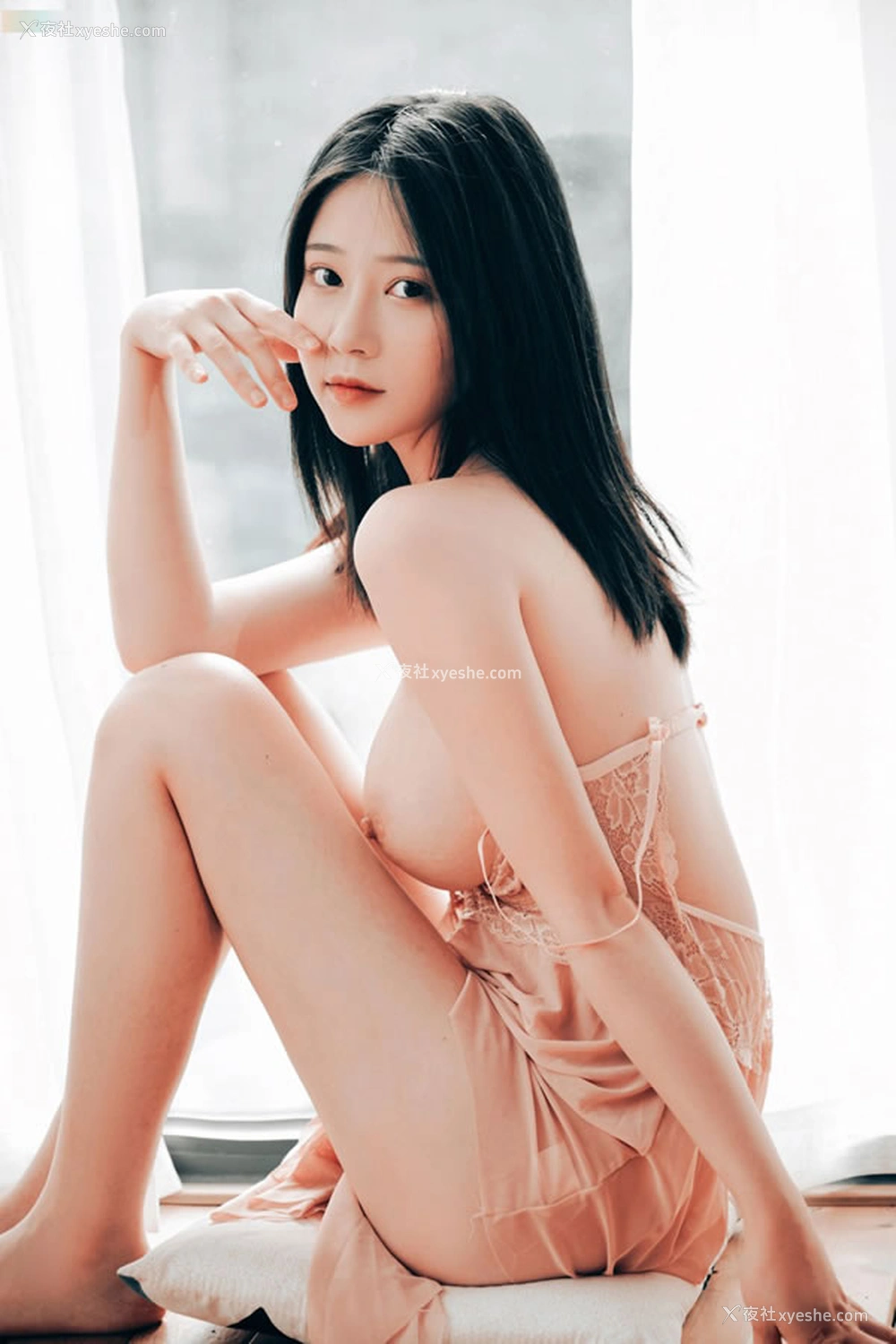 1P - 极品女神年年–暧昧在闺房里丛生
