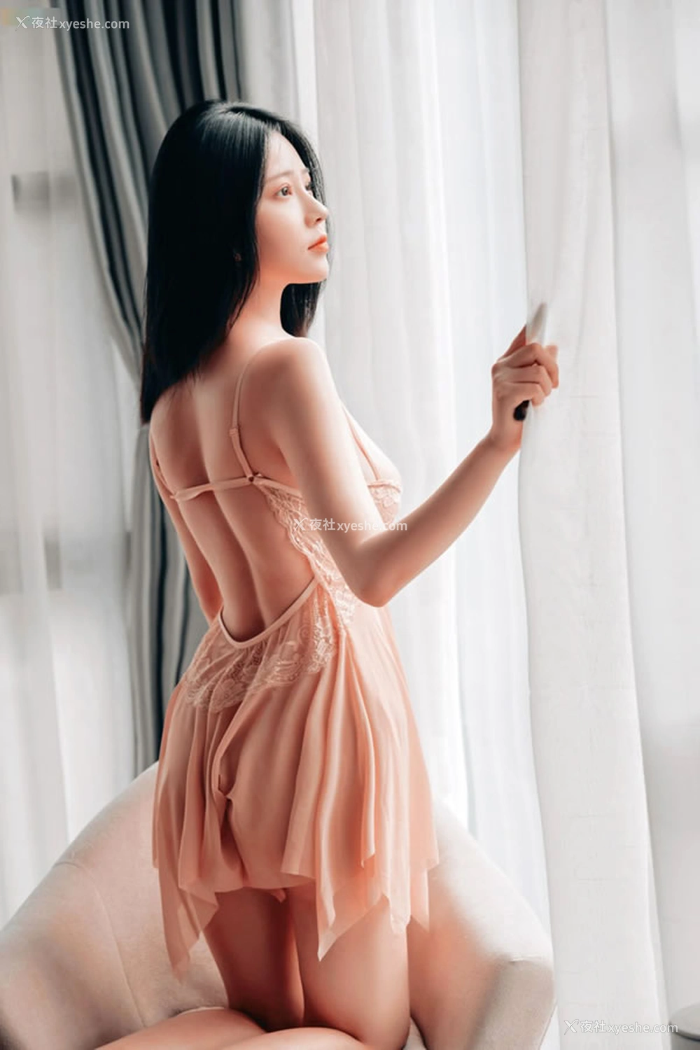 1P - 极品女神年年–暧昧在闺房里丛生