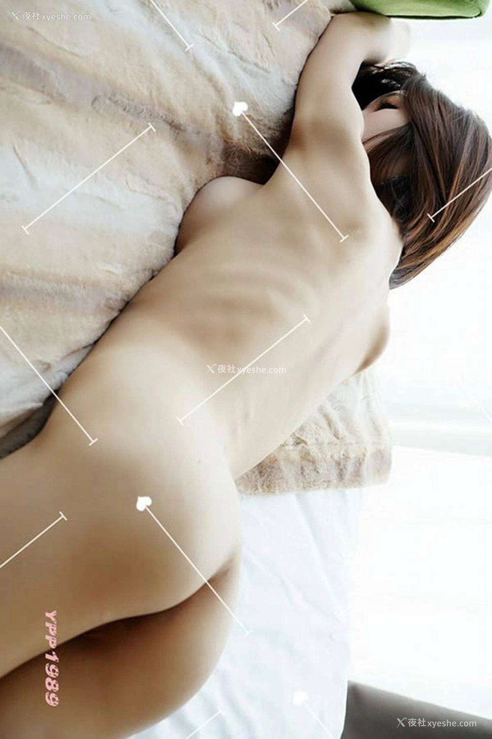 1P - 微博女神闫盼盼12月VIP全裸床上无圣光人体套图